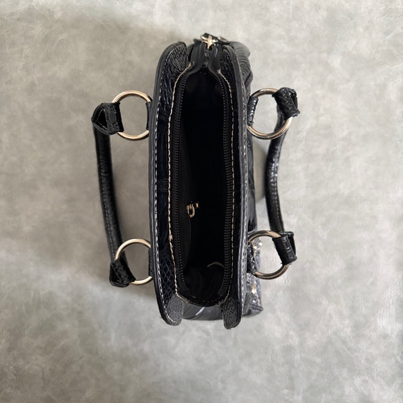 Guess patent faux leather mini purse | y2k mini guess bag - Picture 6 of 8